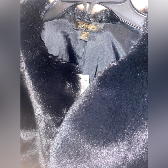 Plush Black Faux Fur Jacket - Picture 6 of 9